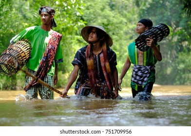 Pahang Malaysia Malay Men Traditional Malay Stock Photo 751709956 ...