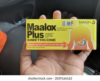 Pahang, Malaysia-22 August 2021: Selective Focus Of Maalox Plus Tablet. This Medication Is Used To Treat The Symptoms Of Too Much Stomach Acid Such As Stomach Upset, Heartburn, And Acid Indigestion