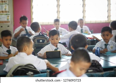 Pahang,malaysia - 02  January 2019 - Malaysian, 7 Years Kids Attending First Day At School In Kuantan.