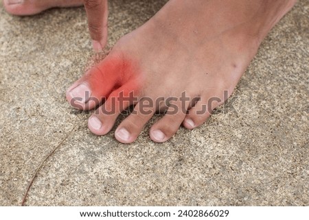 pain in the big toe is indicated by a red mark