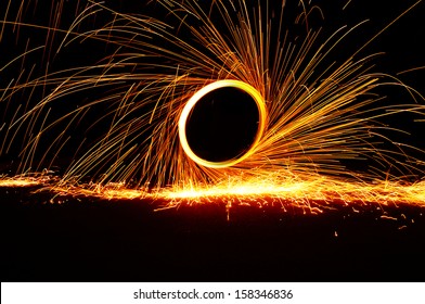 Paint Lighting : Circle Painted By Fire In Night (light Painting)