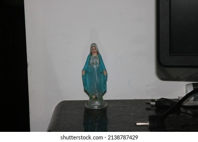 Painted Plastic Our Lady Of Grace Blessed Mother Mary Figurine Statue,  Attractive And Durable Plastic Virgin Mary Statues That Are Realistic In Design. 