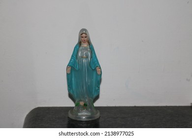 Painted Plastic Our Lady Of Grace Blessed Mother Mary Figurine Statue,  Attractive And Durable Plastic Virgin Mary Statues That Are Realistic In Design. 