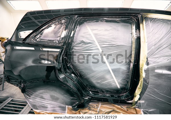 Painting the car in black color in the paint
chamber on the
service.
