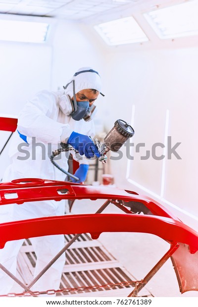 Painting the car's
bumper red on the
service.