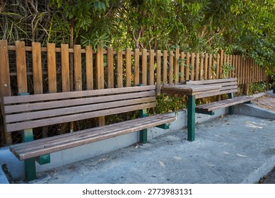 A pair of benches with a shared table sits along the pedestrian street like a small island of pause. Cean lines, smooth surfaces, and a practical layout made for quick coffees, quiet conversations, or a moment to rest bags and thoughts.  