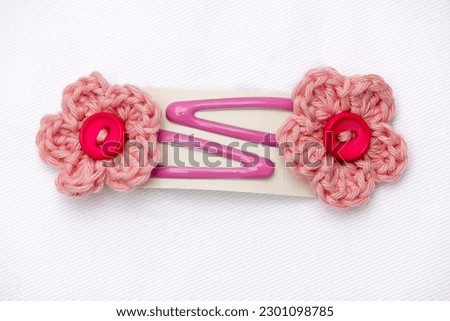 A pair of clasp woven flower hair clips