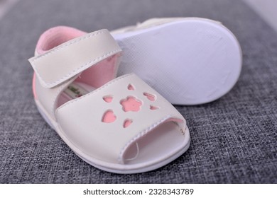 a pair of pink and white floral heart baby shoes_8008