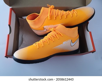 sepatu futsal nike mercurial orange