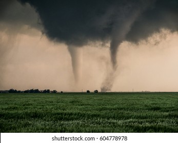 Tornade Images Photos Et Images Vectorielles De Stock Shutterstock