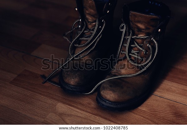 boots with shoelaces