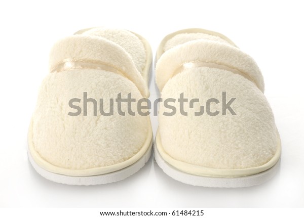 womens white fuzzy slippers