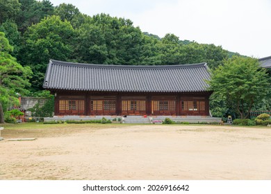 Paju, Gyeonggi-do, Republic Of Korea - August 13, 2021. Korean Traditional Temple. .yakcheonsa Temple. Korean Buddhism.