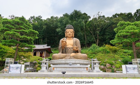 Paju, Gyeonggi-do, Republic Of Korea - August 13, 2021. Korean Traditional Temple. .yakcheonsa Temple. Korean Buddhism.