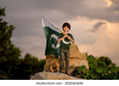 Pakistan Boy Child Holding Pakistan Flag, F-9 Park, Islamabad, Pakistan.