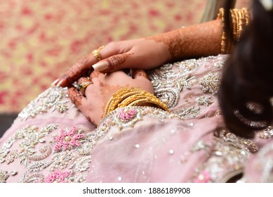 Pakistan Wedding  Bride Hands With Mehndi  