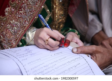 Pakistani Muslim Bridal Sign Wedding Contract 
Karachi, Pakistan, 01 August 2020