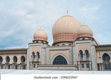 Istana kehakiman Images, Stock Photos & Vectors | Shutterstock