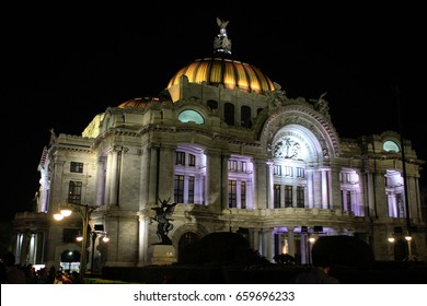 Palacio De Bellas Artes En México