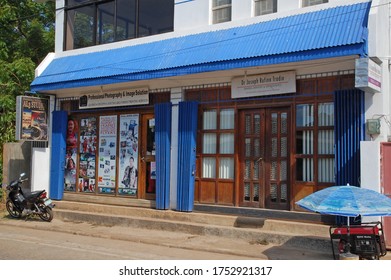 PALAWAN, PH - MARCH 9 - Photo Shop And Dental Clinic Facade On March 9, 2012 In Coron, Palawan, Philippines.