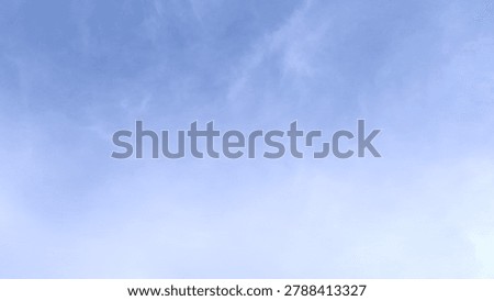 pale blue sky, gradient cloud