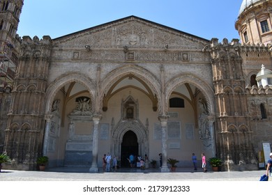 PALERMO, ITALY - 06 18 2022: Main Entrance With Decorated Stone Arches Of The Palermo Cathedral