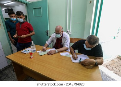 Palestinian Health Worker Takes Samples For Coronavirus At A Health Center In Rafah, In The Southern Gaza Strip, On September 22, 2021.