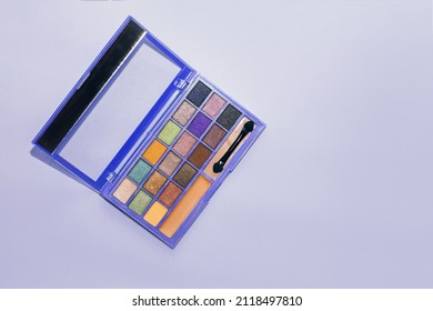 A palette shimmery eyeshadows in different colors 