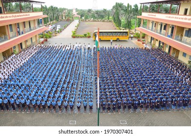 PALGHAR, INDIA - Aug 15, 2014: The Independent Day Celebrated In A School With School Students And Staff 