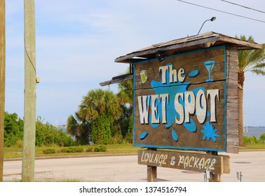 Palm Bay,Florida / USA -04/01/19 : The Wet Spot Bar Building On Interstate 95 - Lounge Sign - Behind And Top Of Building