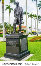 PALM BEACH - APRIL 23, 2021: Henry Morrison Flagler Statue At Royal Poinciana Way In Palm Beach, Florida 