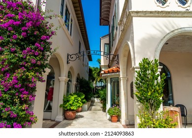 PALM BEACH, FLORIDA - JANUARY 23, 2022: Courtyards and private garden at the Via Flagler by The Breakers alfresco shopping mall in Palm Beach, Florida