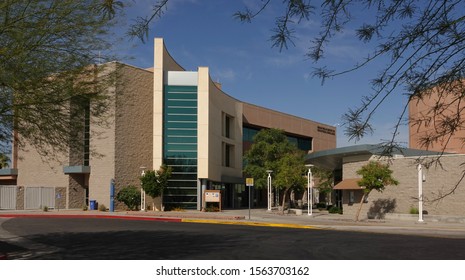 Palm Desert, CA / USA - November 15, 2019: Pretty Campus View Of The California State University San Bernardino - Palm Desert Campus                               