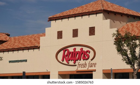 Palm Desert, CA / USA - November 14, 2019: Sign On A Ralphs Grocery Store In A Shopping Center.