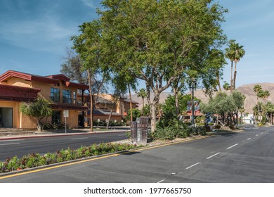 Palm Desert, CA, USA-May 21, 2021: El Paseo District In Palm Desert, CA