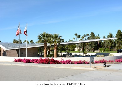 PALM SPRINGS, CA - FEBRUARY 24, 2015: The Palm Springs Visitor Center. Designed By Architect Albert Frey In 1965, It Was Originally Designed A Gas Station For More Than 20 Years.