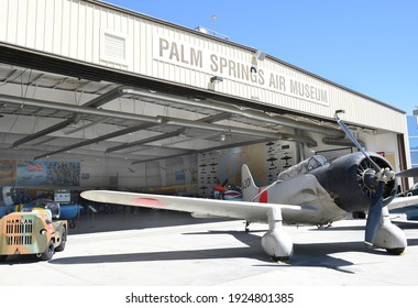 PALM SPRINGS, CA - MARCH 24, 2017: Hangar And Vintage Plane At The Palm Springs Air Museum.