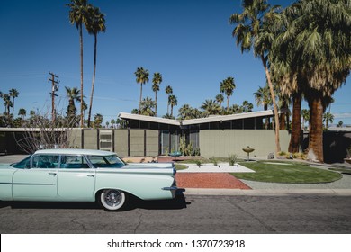 Palm Springs, CA / USA - March 2 2018: Classic Cars And Mid-century Modern Houses In Palm Springs, California