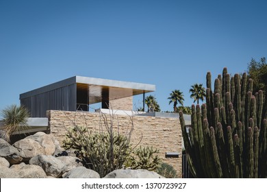 Palm Springs, CA / USA - March 2 2018: Mid-century Modern Houses In Palm Springs, California