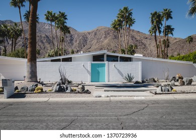 Palm Springs, CA / USA - March 2 2018: Mid-century Modern Houses In Palm Springs, California