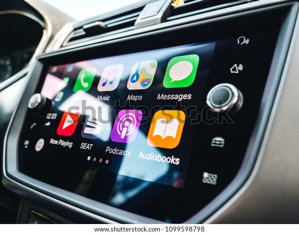 PALMA DE MALLORCA, SPAIN - MAY 10, 2018: Details\
of Apps and icons on the the Apple CarPlay main screen in modern\
car dashboard during driving\
