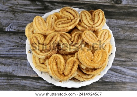 palmier, short for feuille de palmier 'palm tree leaf, French hearts cookies, Palmiers are made from puff pastry, a laminated dough similar to the dough used for croissant, but without yeast