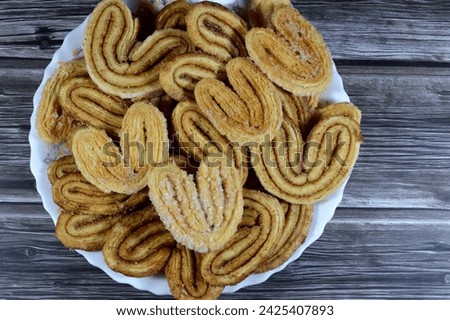 palmier, short for feuille de palmier 'palm tree leaf, French hearts cookies, Palmiers are made from puff pastry, a laminated dough similar to the dough used for croissant, but without yeast