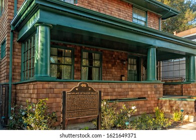 Palo Alto, California, USA - December 11, 2005: The House Where Bill Hewlett And David Packard Lived When They First Started The Hewlett-Packard Company N 1938.