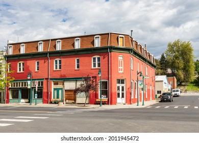 Palouse, Washington, USA. May 24, 2021. Red Brick Building On A Street Corner In A Small Town.