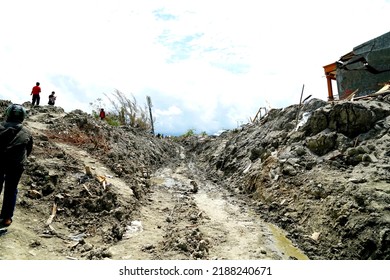 Palu, Circa 2018 - Soil Liquefaction Disaster Due To A Large Earthquake In The City Of Palu, Where A Number Of Houses Were 