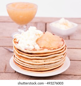 Pancakes With Braised Apples And Mascarpone Cheese