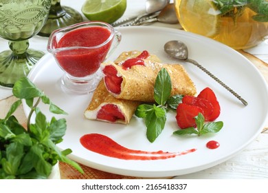 Pfannkuchen mit Erdbeeren und frischer Marmelade