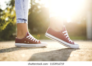 converse shoes girl
