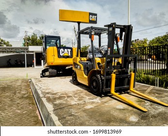 Cat Forklift Hd Stock Images Shutterstock